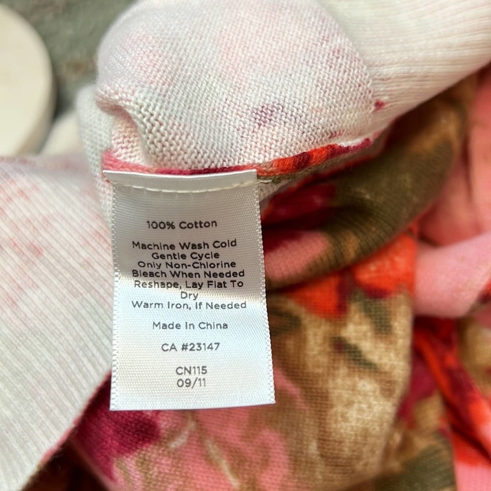 Talbots Ladies M Floral Short Sleeve Button-down Sweater. NWOT. Very Fine Knit. - Picture 6 of 6